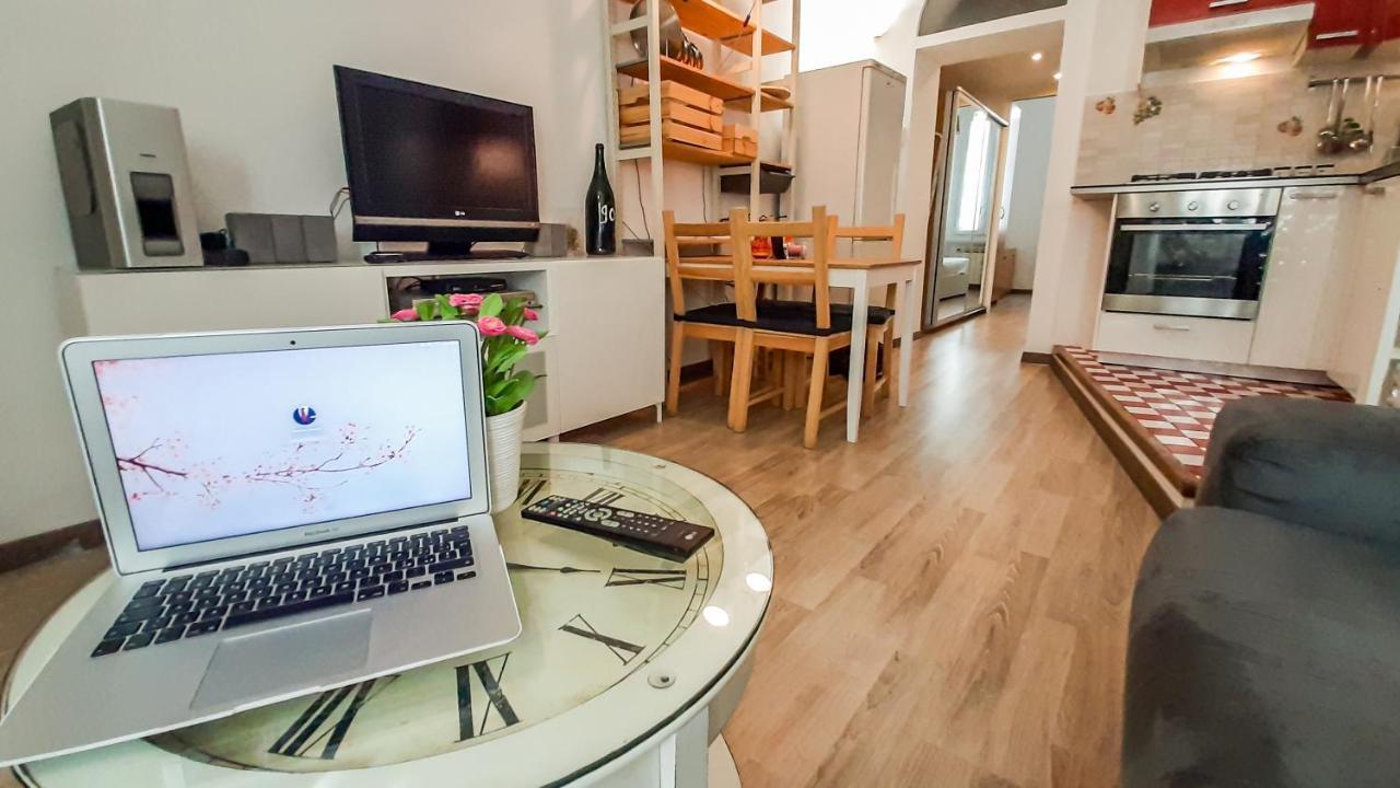 Altido Lovely 1-Br Flat With Easy Access To Centre Milano Eksteriør billede