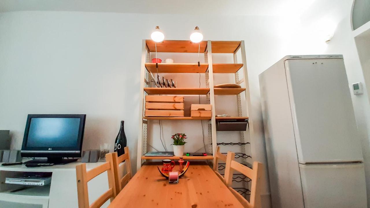 Altido Lovely 1-Br Flat With Easy Access To Centre Milano Eksteriør billede
